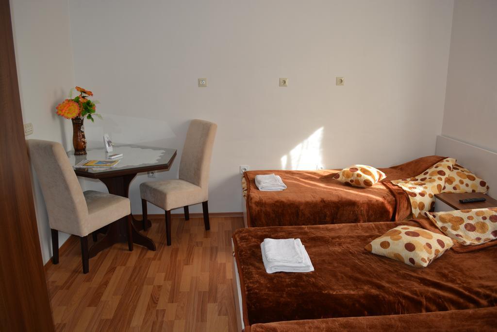Villa Palma Guesthouse Mostar Room photo